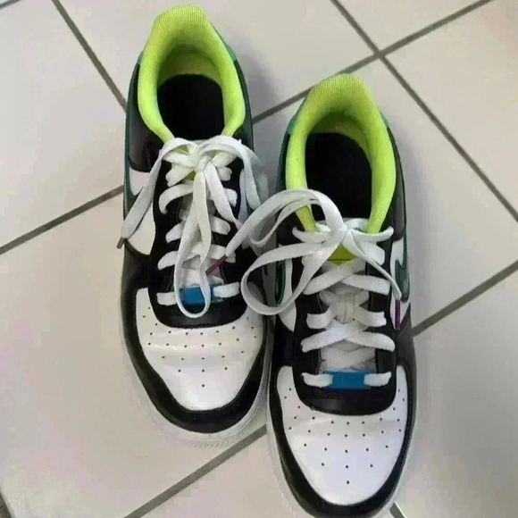 Nike Air Force 1 Lv8 Graffiti Size 7Y - Picture 3 of 10